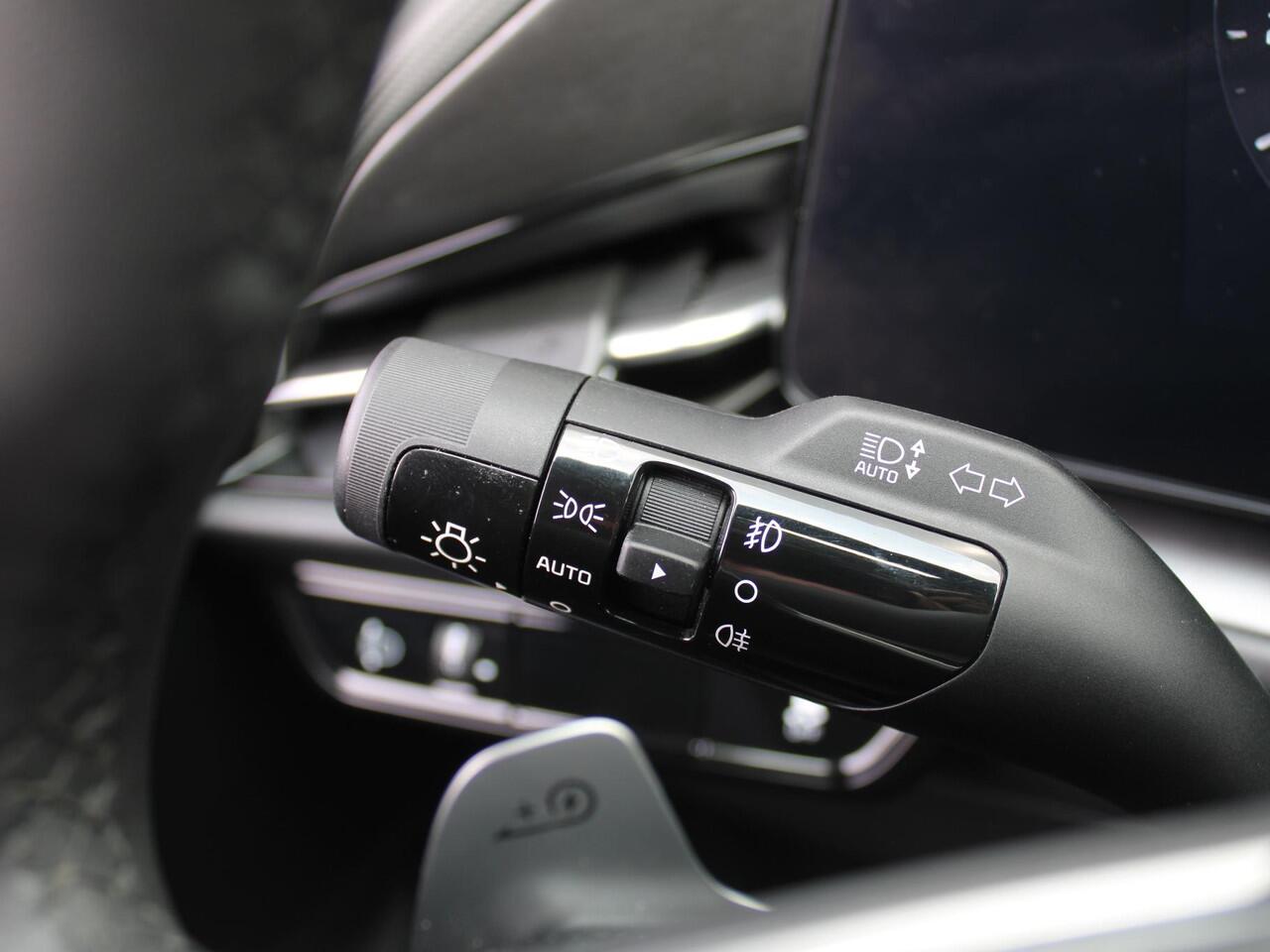 KIA e-Niro EV Edition Advanced 64.8 kWh | Stuur-/stoelverwarming | Elektr. stoelverstelling | Camera | Cruise adapt. | 17"LM | Clima | All season | 17% bijtelling |