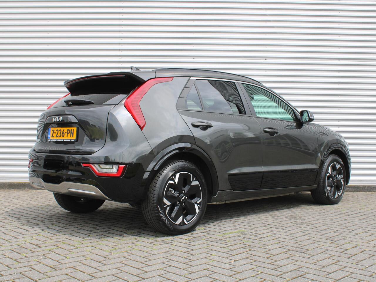 KIA e-Niro EV Edition Advanced 64.8 kWh | Stuur-/stoelverwarming | Elektr. stoelverstelling | Camera | Cruise adapt. | 17"LM | Clima | All season | 17% bijtelling |