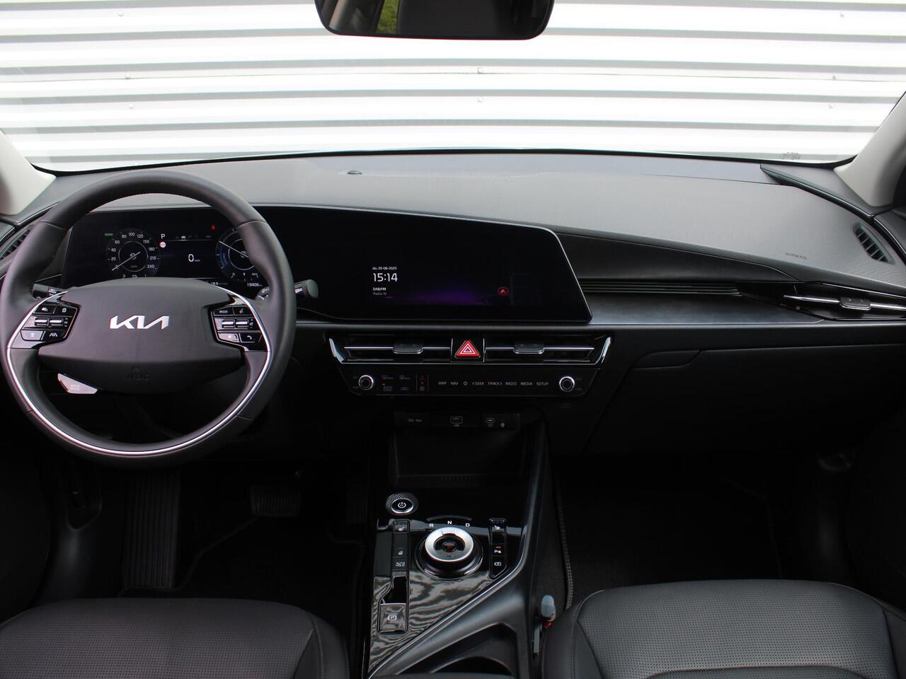 KIA e-Niro EV Edition Advanced 64.8 kWh | Stuur-/stoelverwarming | Elektr. stoelverstelling | Camera | Cruise adapt. | 17"LM | Clima | All season | 17% bijtelling |