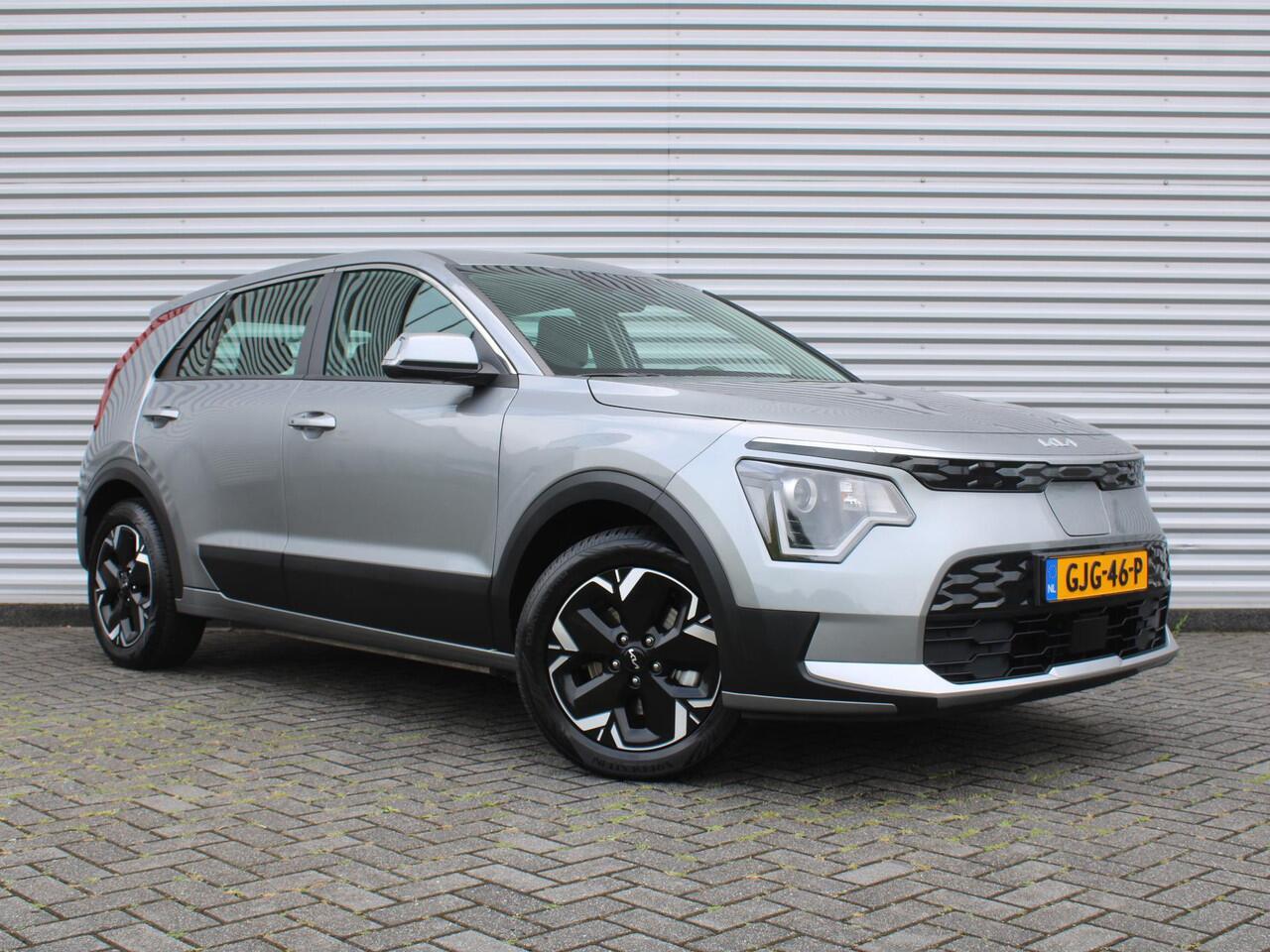 KIA e-Niro EV Light Edition 64.8 kWh | Airco | Cruise | Navi | Camera | PDC | 17" LM | All season banden | 17% bijtelling |