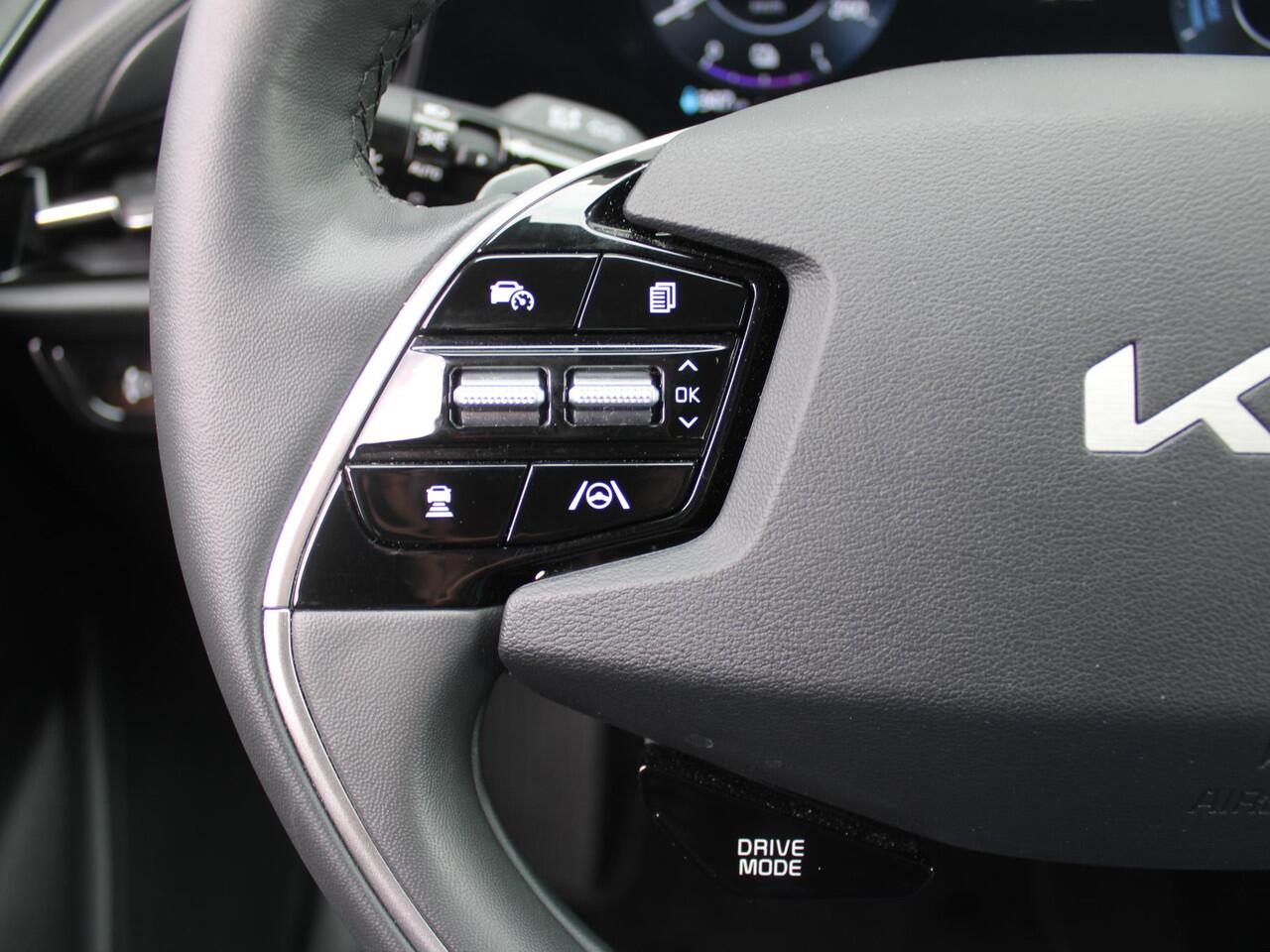 KIA e-Niro EV Edition Advanced 64.8 kWh | Stuur-/stoelverwarming | Elektr. stoelverstelling | Camera | Cruise adapt. | 17"LM | Clima | 17% bijtelling |