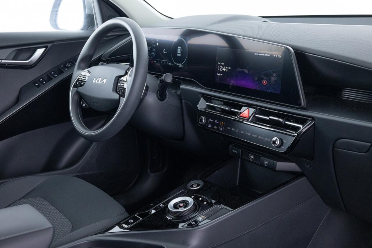 KIA e-Niro Light Edition 64.8 kWh | SOH 100% | NAVI | AIRCO-ECC