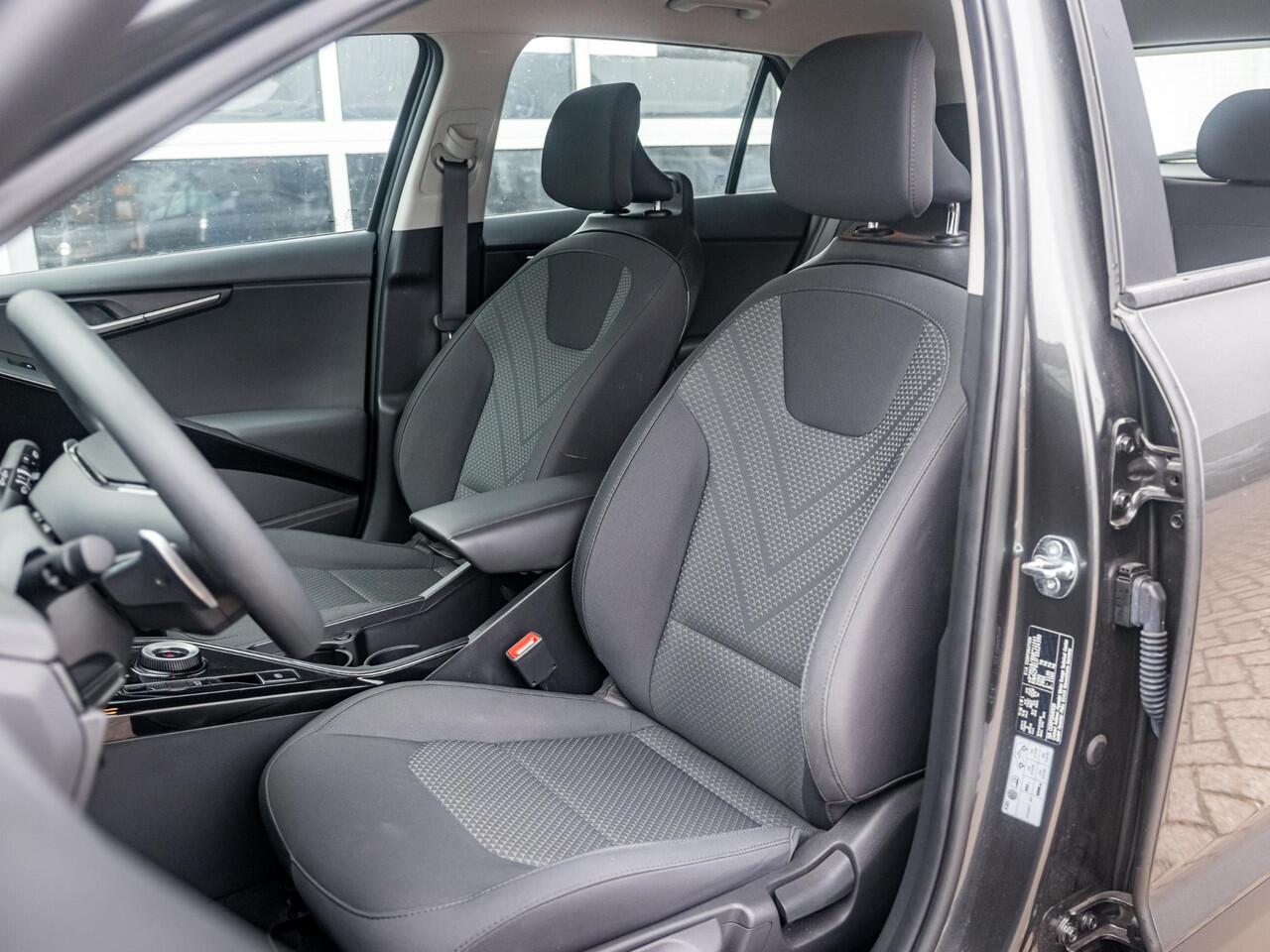 KIA e-Niro EV Light Edition 64.8 kWh | Navigatie | Achteruitrijcamera | Airco | Cruise control Adaptieve |