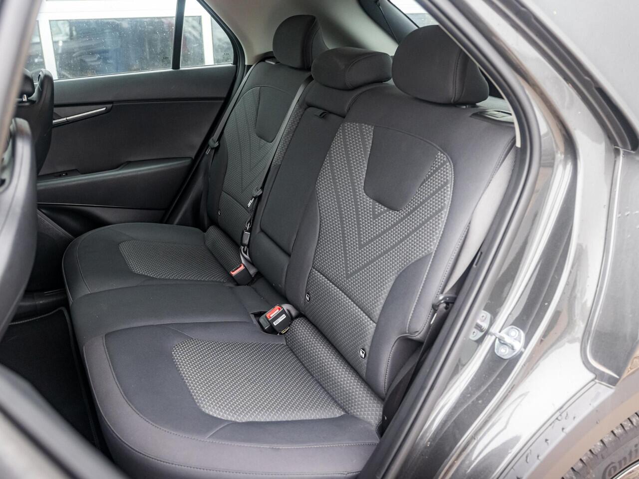 KIA e-Niro EV Light Edition 64.8 kWh | Navigatie | Achteruitrijcamera | Airco | Cruise control Adaptieve |