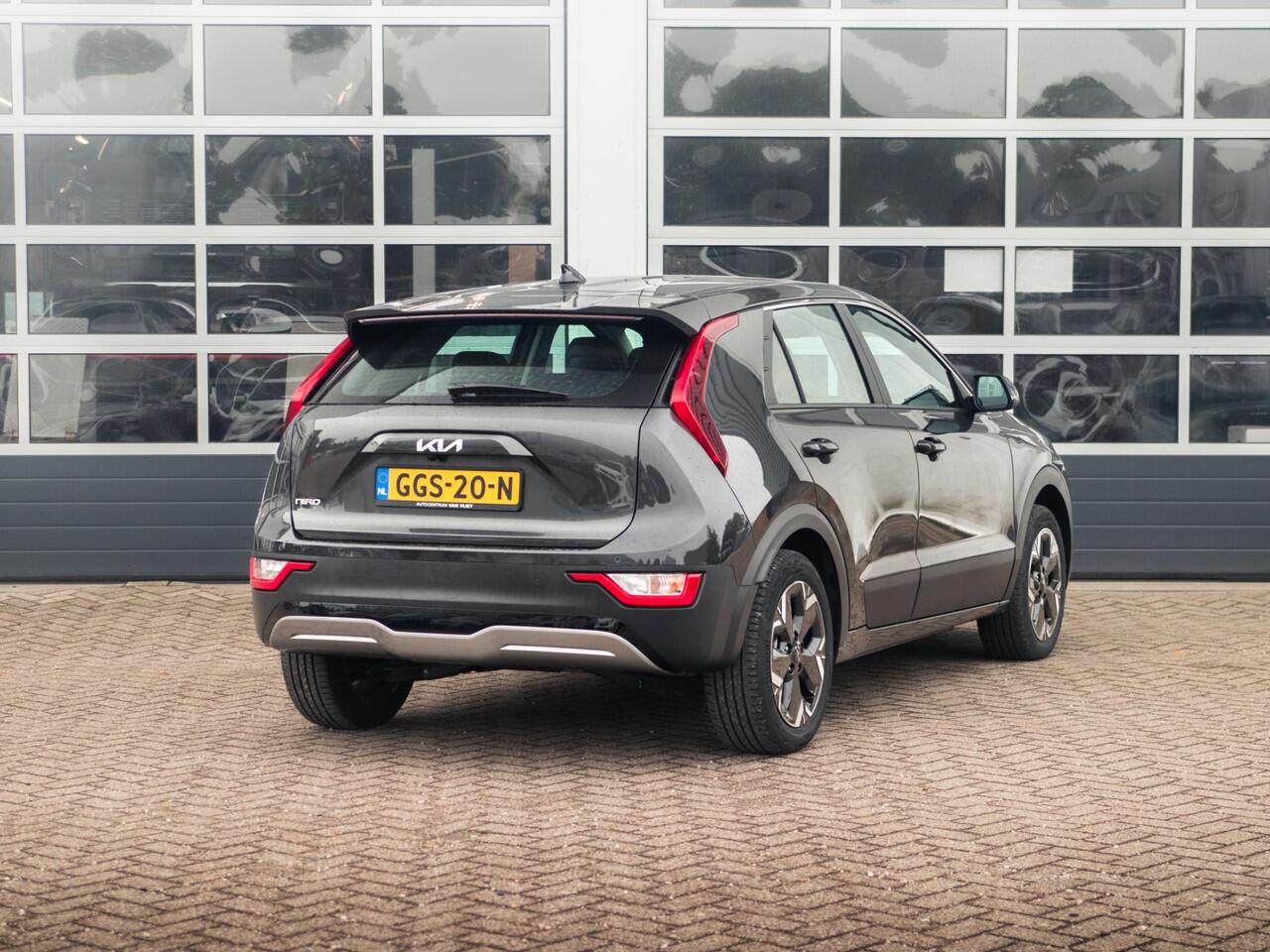 KIA e-Niro EV Light Edition 64.8 kWh | Navigatie | Achteruitrijcamera | Airco | Cruise control Adaptieve |