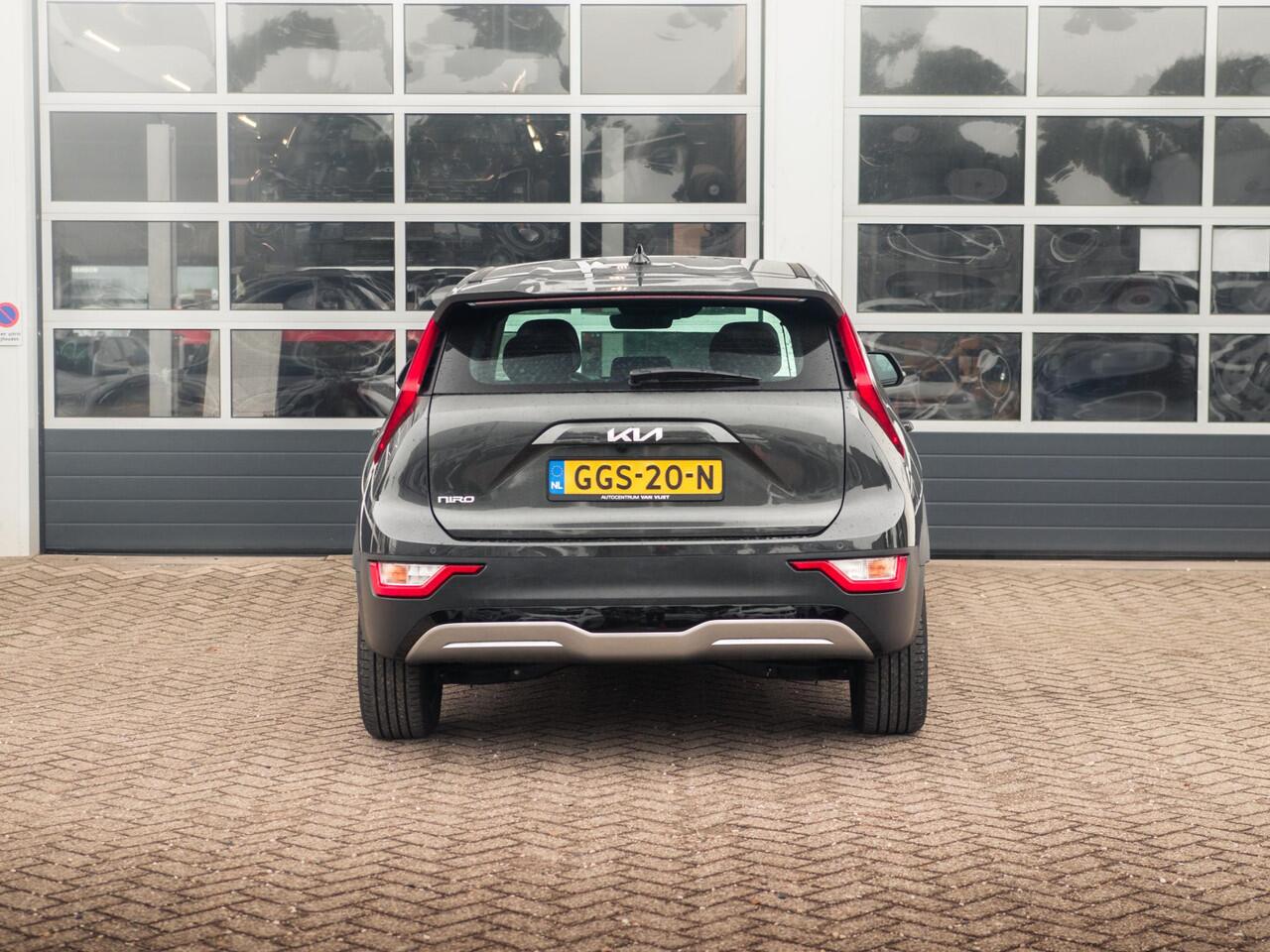 KIA e-Niro EV Light Edition 64.8 kWh | Navigatie | Achteruitrijcamera | Airco | Cruise control Adaptieve |