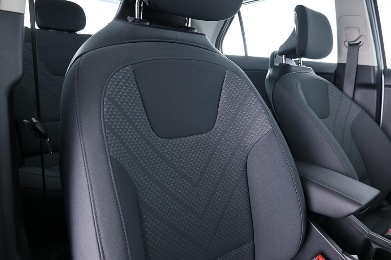 KIA e-Niro Light Edition 64.8 kWh | NAVI | AIRCO-ECC