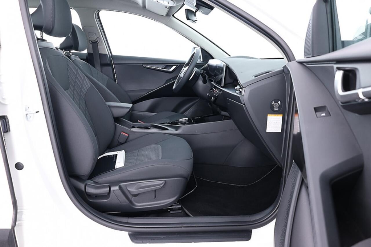 KIA e-Niro Light Edition 64.8 kWh | NAVI | AIRCO-ECC