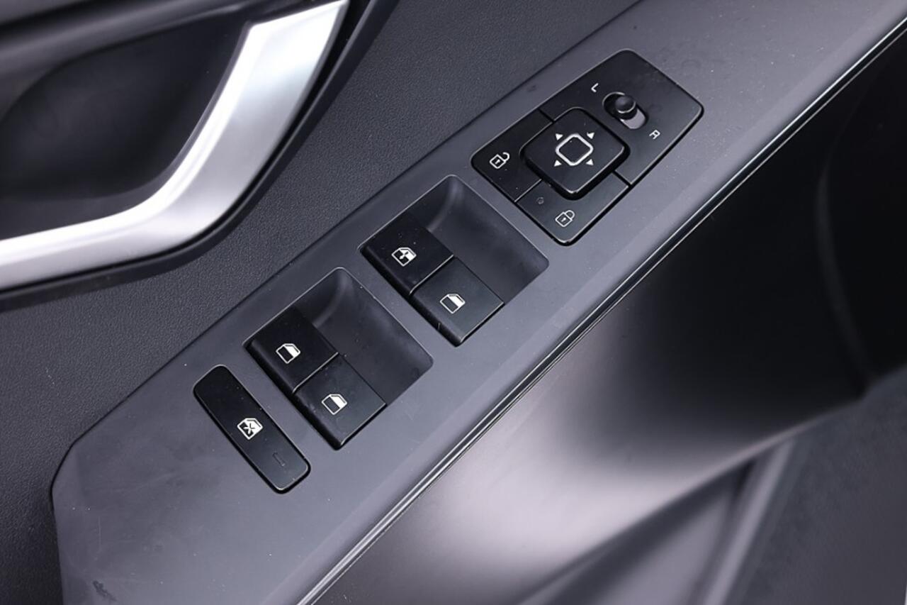 KIA e-Niro Light Edition 64.8 kWh | NAVI | AIRCO-ECC