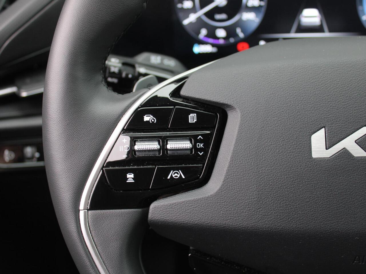 KIA e-Niro EV Edition Advanced 64.8 kWh | Stuur-/stoelverwarming | Elektr. stoelverstelling | Camera | Cruise adapt. | 17"LM | Clima | 17% bijtelling |