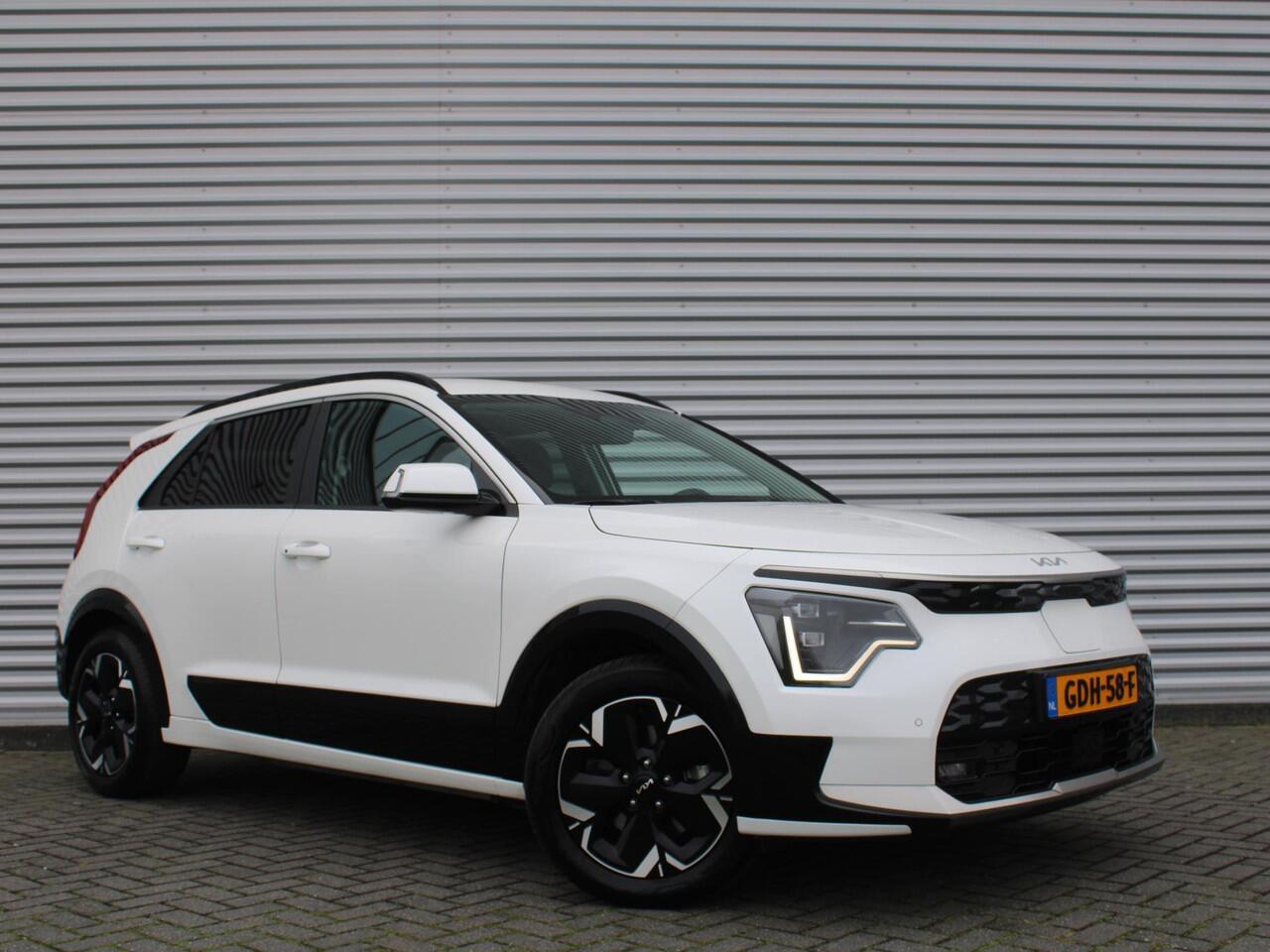 KIA e-Niro EV Edition Advanced 64.8 kWh | Stuur-/stoelverwarming | Elektr. stoelverstelling | Camera | Cruise adapt. | 17"LM | Clima | 17% bijtelling |