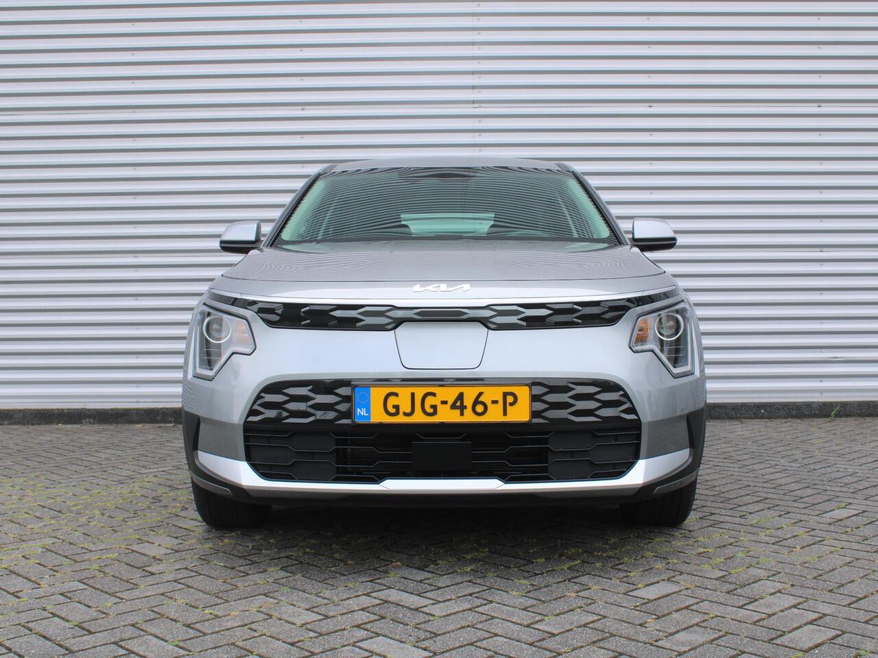 KIA e-Niro EV Light Edition 64.8 kWh | Airco | Cruise | Navi | Camera | PDC | 17" LM | All season banden | 17% bijtelling |