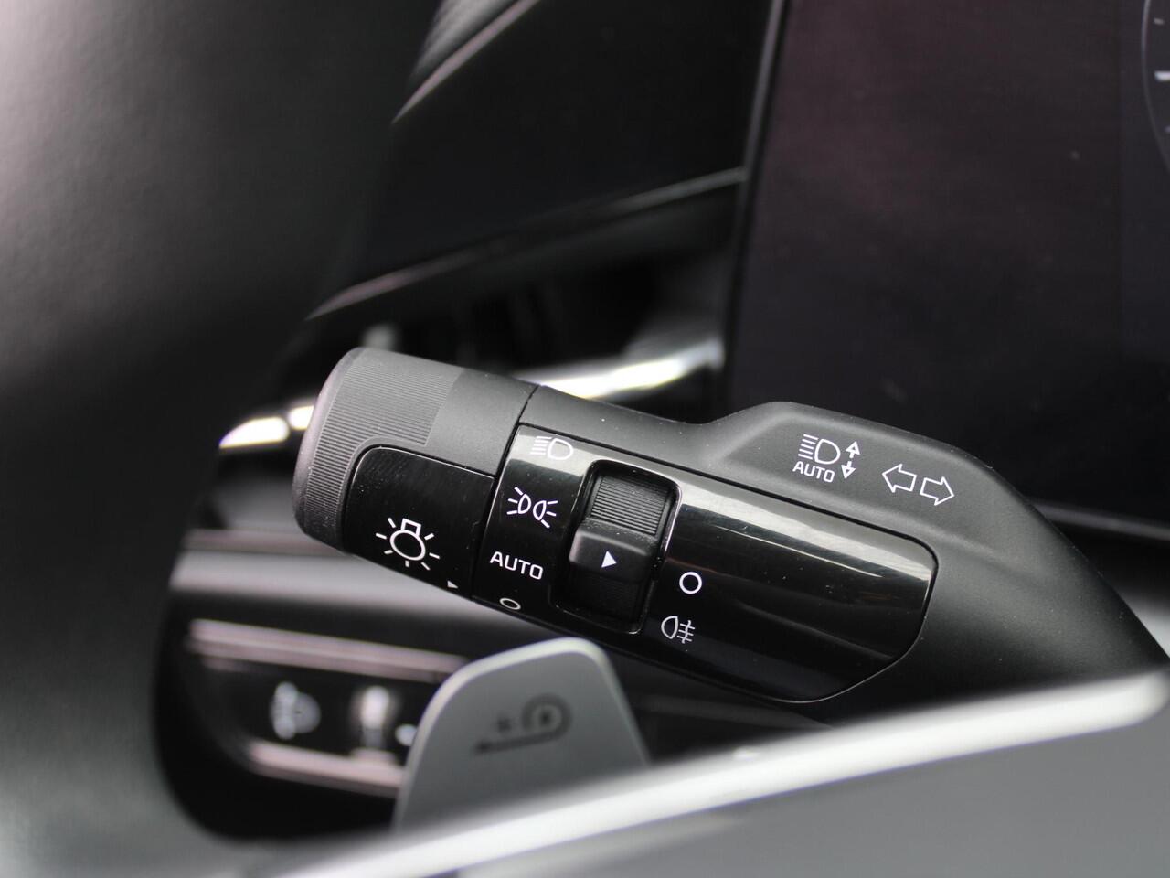 KIA e-Niro EV Light Edition 64.8 kWh | Airco | Cruise | Navi | Camera | PDC | 17" LM | All season banden | 17% bijtelling |