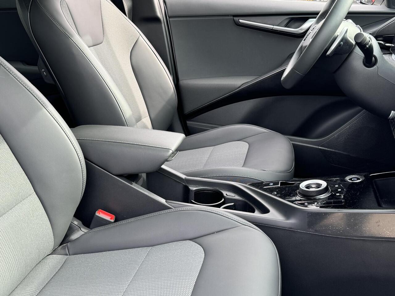 KIA e-Niro EV DynamicLine 64.8 kWh | cruise control | Apple carplay/Android auto | Achteruitrij camera | Parkeersensoren | 1e eigenaar!!