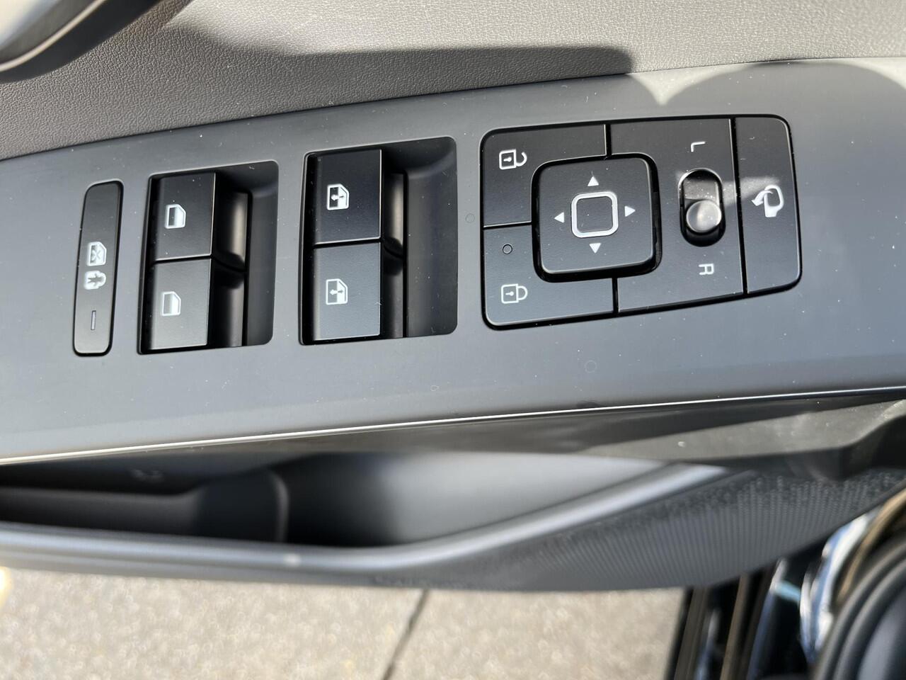 KIA e-Niro EV Edition Advanced 64.8 kWh 204 PK AUTOMAAT NAVIGATIE / LED. VERSTELBARE STOELEN / LEDER / GRATIS WINTERBANDEN