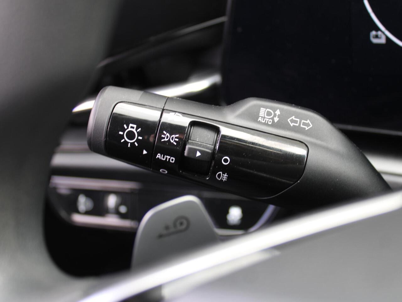 KIA e-Niro EV Light Edition 64.8 kWh | Camera | Cruise adapt. | Clima | 17" LM | Navi | Keyless | All season banden | 17% bijtelling |