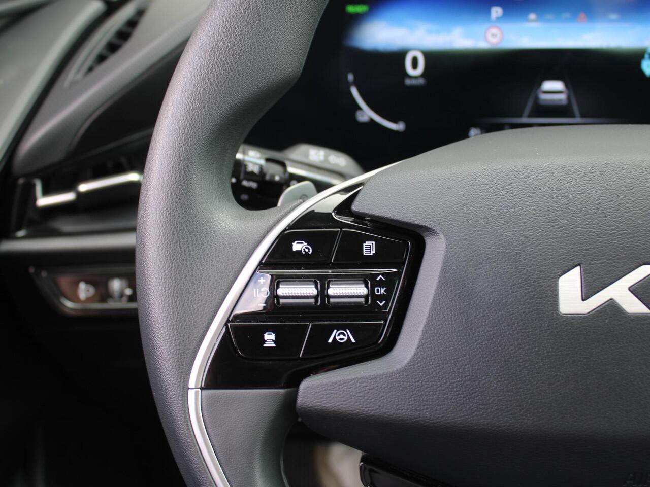 KIA e-Niro EV Light Edition 64.8 kWh | Camera | Cruise adapt. | Clima | 17" LM | Navi | Keyless | All season banden | 17% bijtelling |