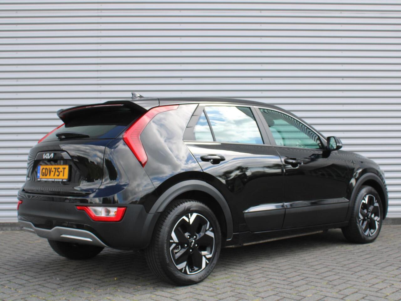 KIA e-Niro EV Light Edition 64.8 kWh | Camera | Cruise adapt. | Clima | 17" LM | Navi | Keyless | All season banden | 17% bijtelling |