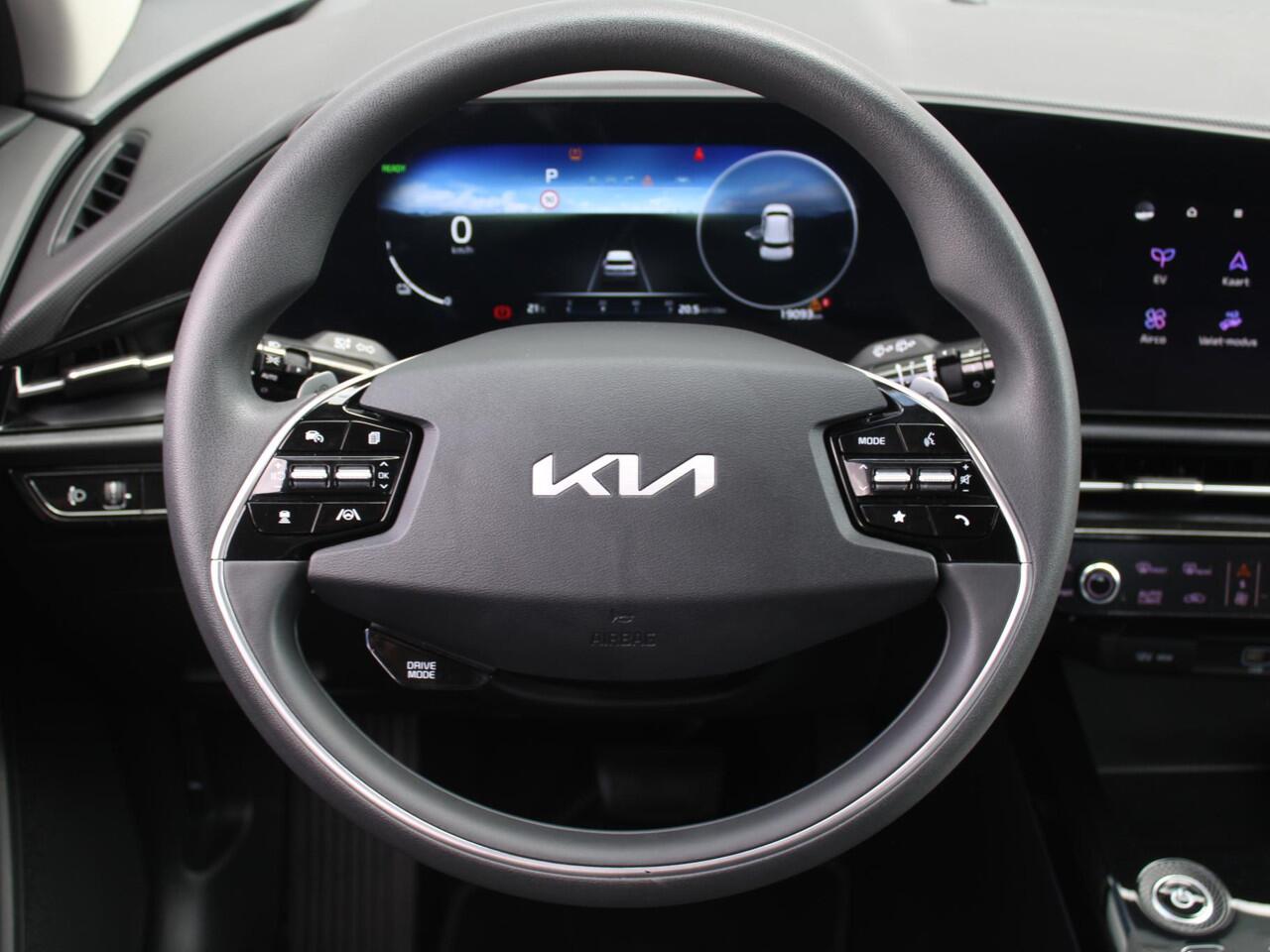 KIA e-Niro EV Light Edition 64.8 kWh | Camera | Cruise adapt. | Clima | 17" LM | Navi | Keyless | All season banden | 17% bijtelling |