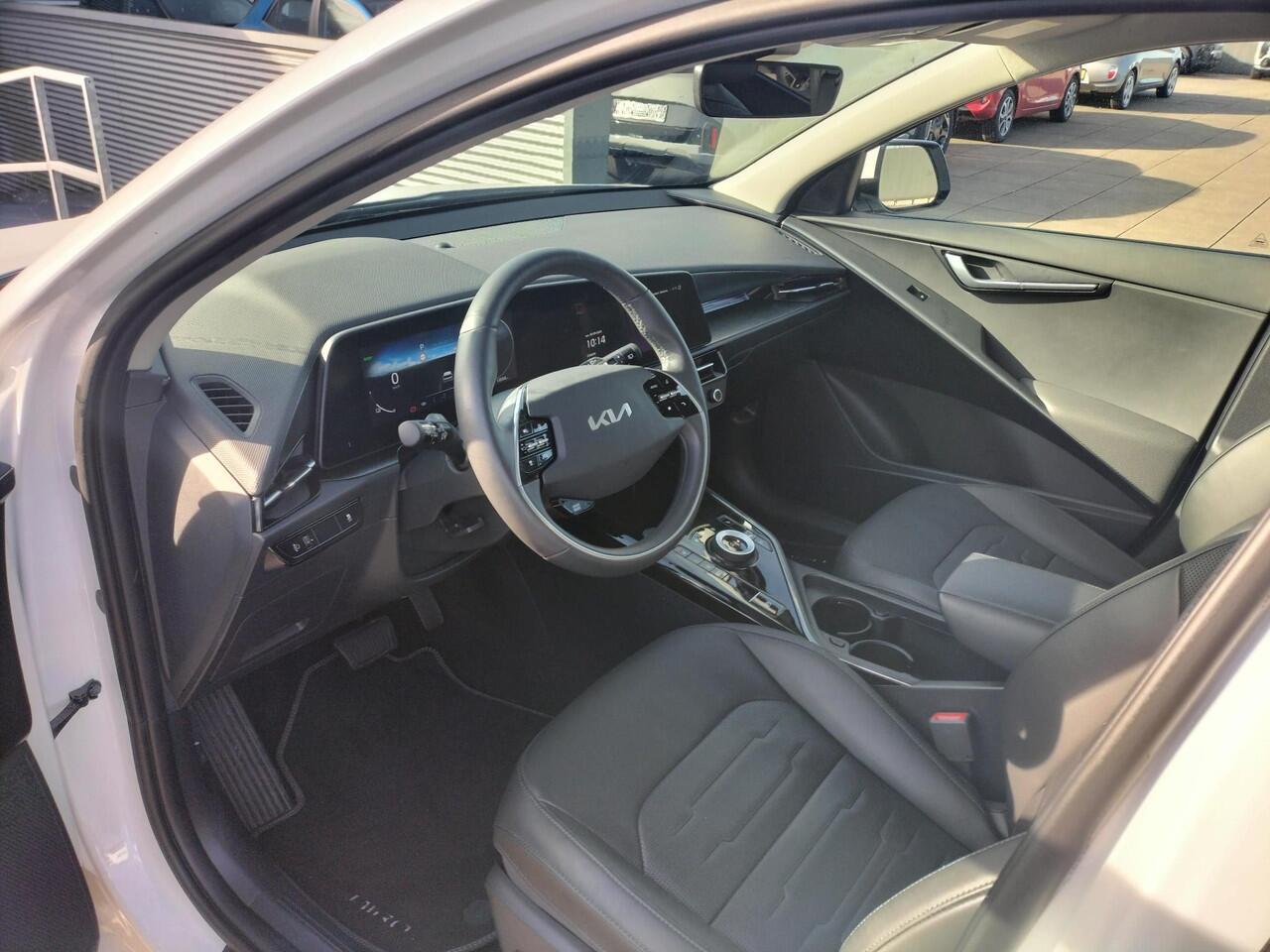 KIA e-Niro EV Edition Advanced 64.8 kWh GRATIS WINTERBANDEN Navigatie / Camera / Leder