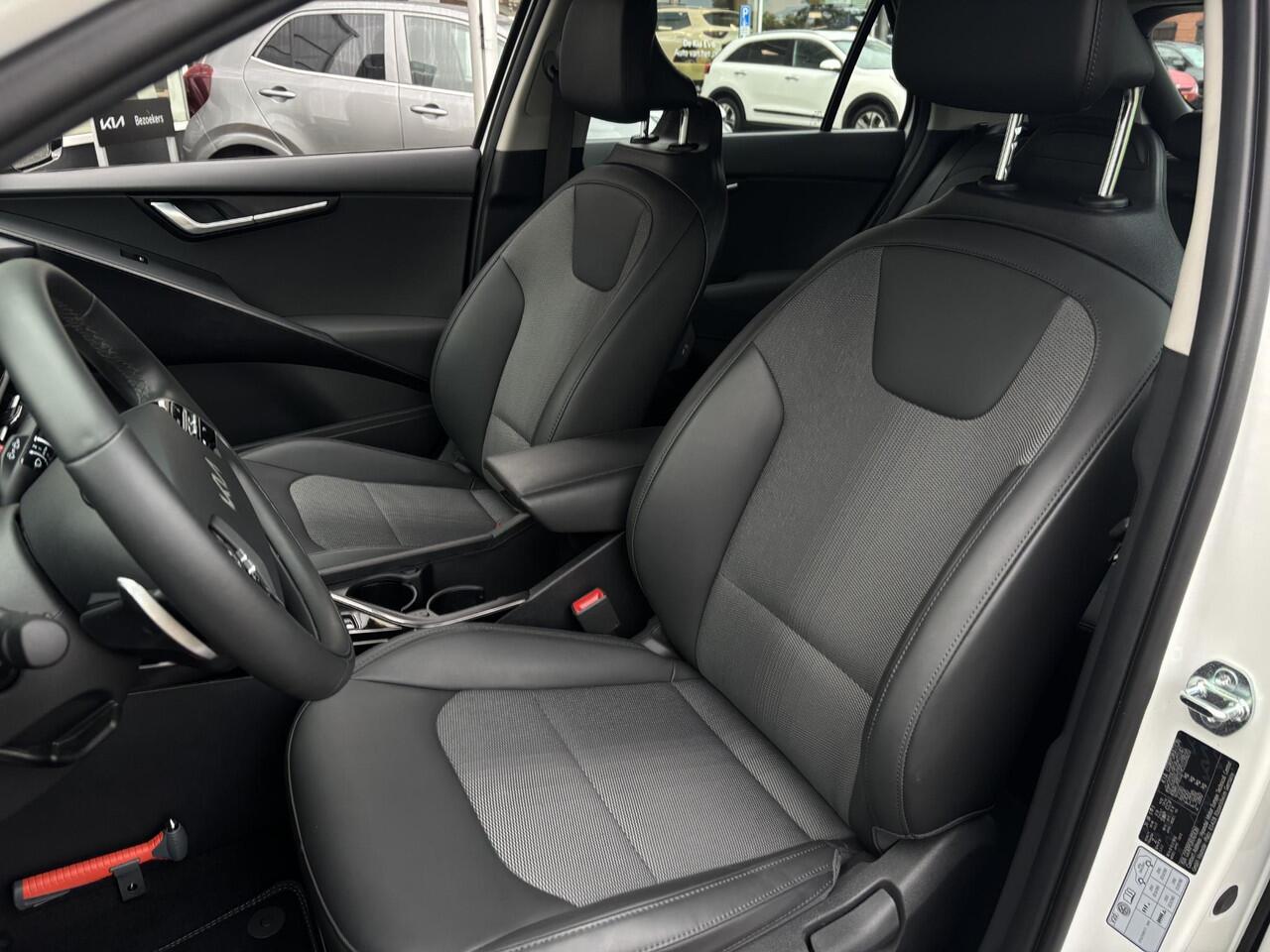 KIA e-Niro EV DynamicLine 64.8 kWh , Eerste Eigenaar, BTW-auto, Half-leder, Parkeersensoren voor en achter, Navigatie, Enz...