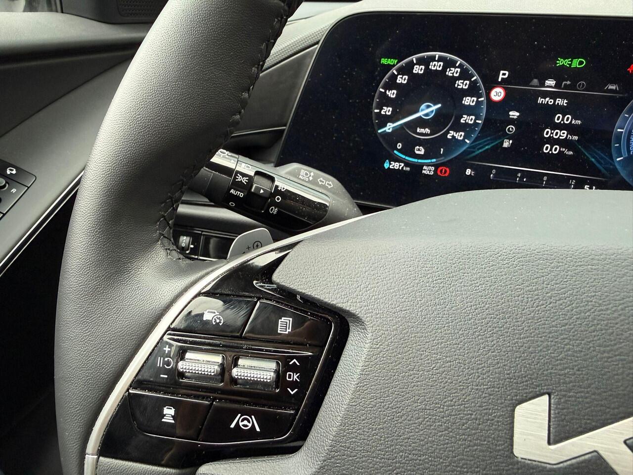 KIA e-Niro EV Light Advanced 64.8 kWh Stuurwielverwarming | Voorstoelverwarming | Privacy Glass | Navigatie | Android auto & Apple Carplay | Smart Key