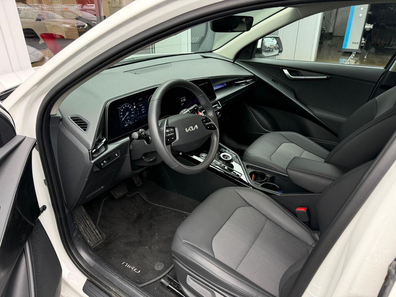 KIA e-Niro EV Light Advanced 64.8 kWh Stuurwielverwarming | Voorstoelverwarming | Privacy Glass | Navigatie | Android auto & Apple Carplay | Smart Key