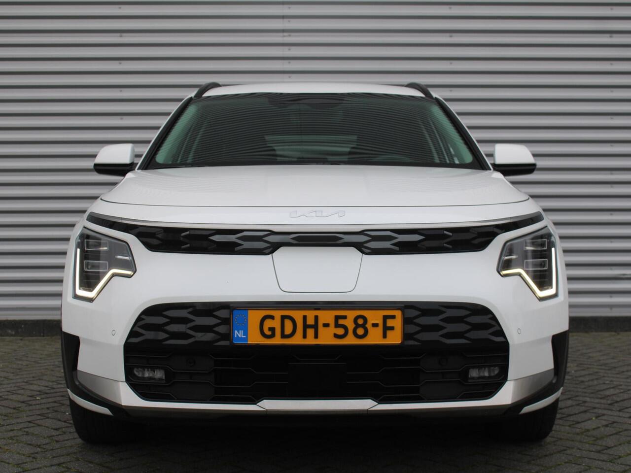 KIA e-Niro EV Edition Advanced 64.8 kWh | Stuur-/stoelverwarming | Elektr. stoelverstelling | Camera | Cruise adapt. | 17"LM | Clima | 17% bijtelling |