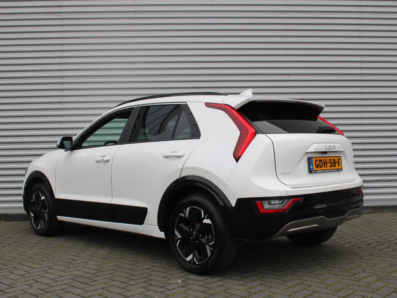 KIA e-Niro EV Edition Advanced 64.8 kWh | Stuur-/stoelverwarming | Elektr. stoelverstelling | Camera | Cruise adapt. | 17"LM | Clima | 17% bijtelling |