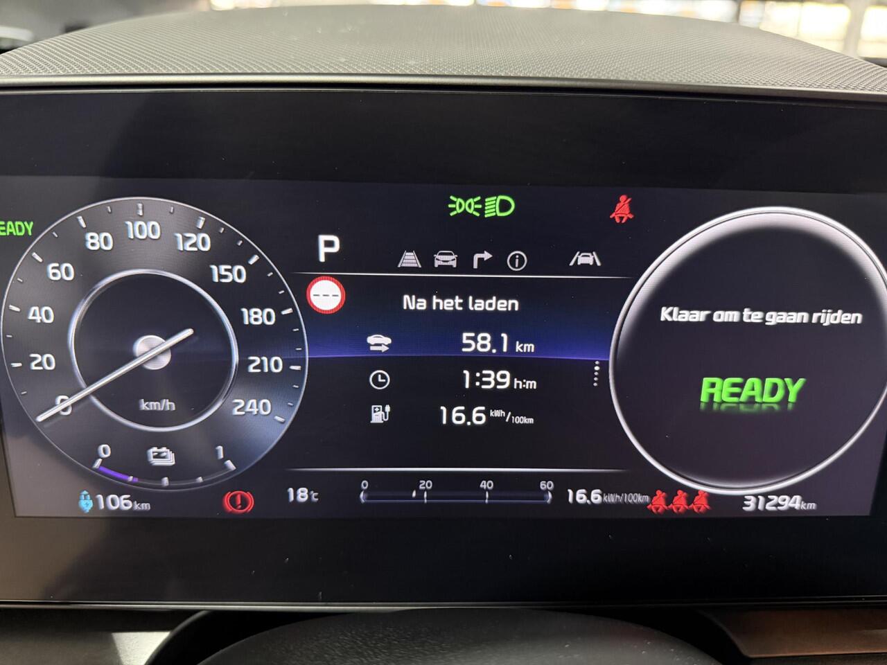 KIA e-Niro EV DynamicLine 64.8 kWh achteruitrijcamera, Apple Carplay/Android Auto, cruise control adaptief.