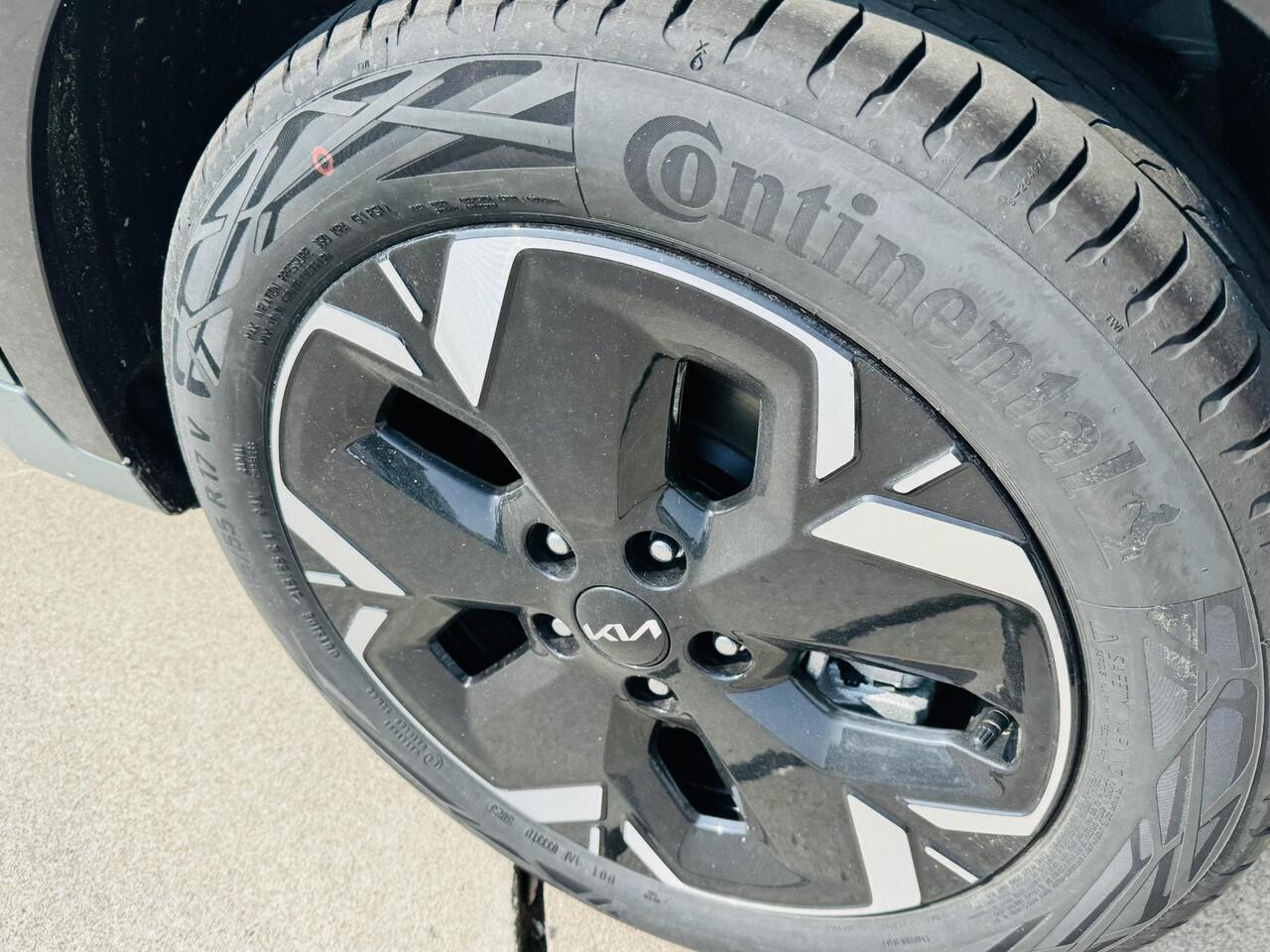 KIA e-Niro EV Air 64.8 kWh Demo auto ! | Informeer altijd even of de auto aanwezig is ! Km stand kan iets variëren!