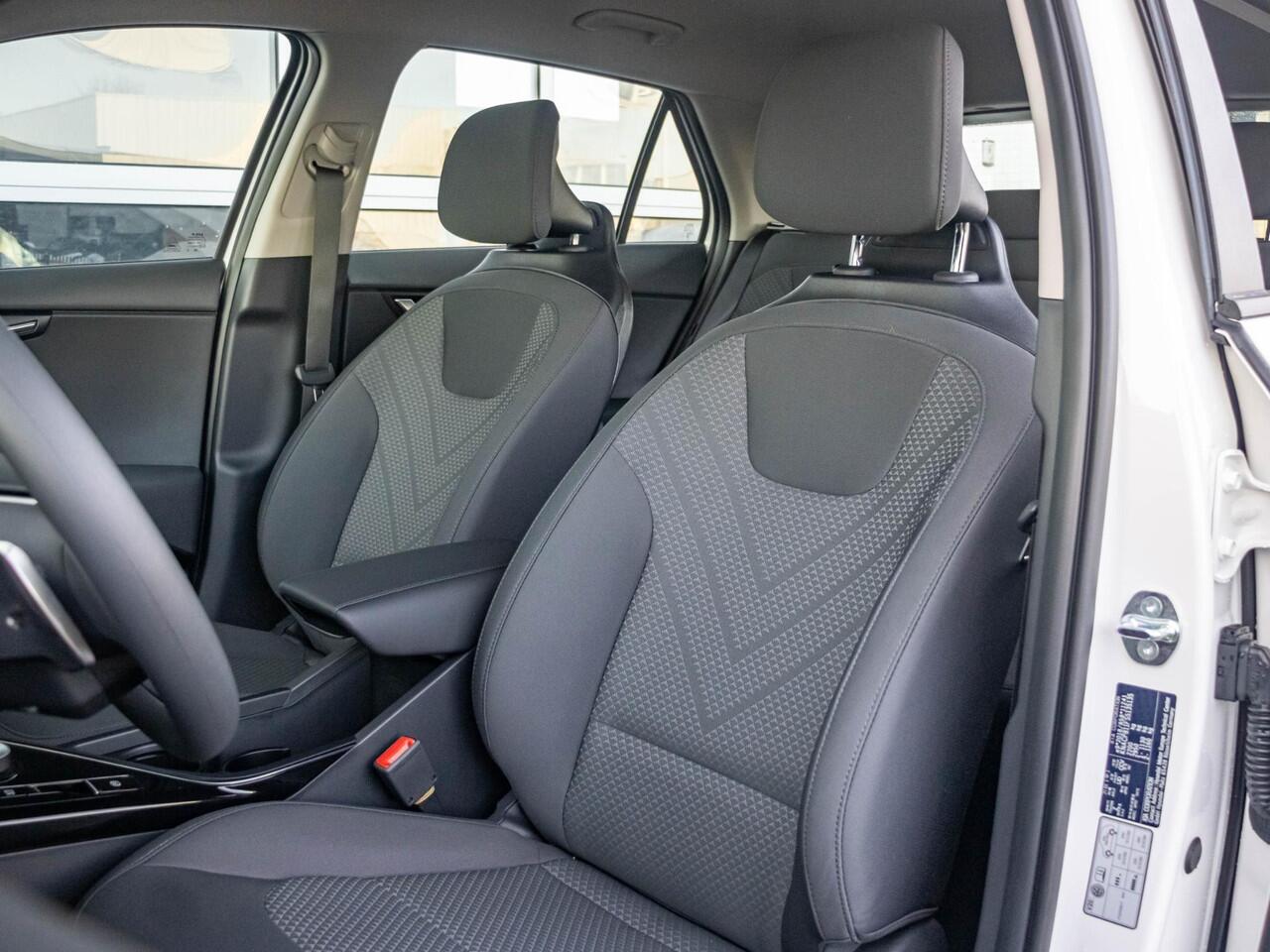 KIA e-Niro EV Light 64.8 kWh | Uit voorraad leverbaar l 17% Bijtelling | PDC l Camera