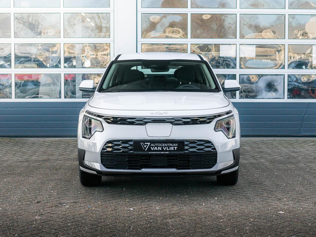 KIA e-Niro EV Light 64.8 kWh | Uit voorraad leverbaar l 17% Bijtelling | PDC l Camera