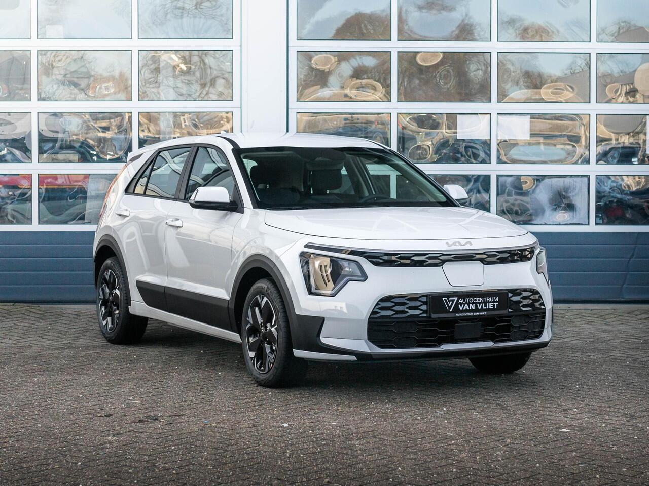 KIA e-Niro EV Light 64.8 kWh | Uit voorraad leverbaar l 17% Bijtelling | PDC l Camera