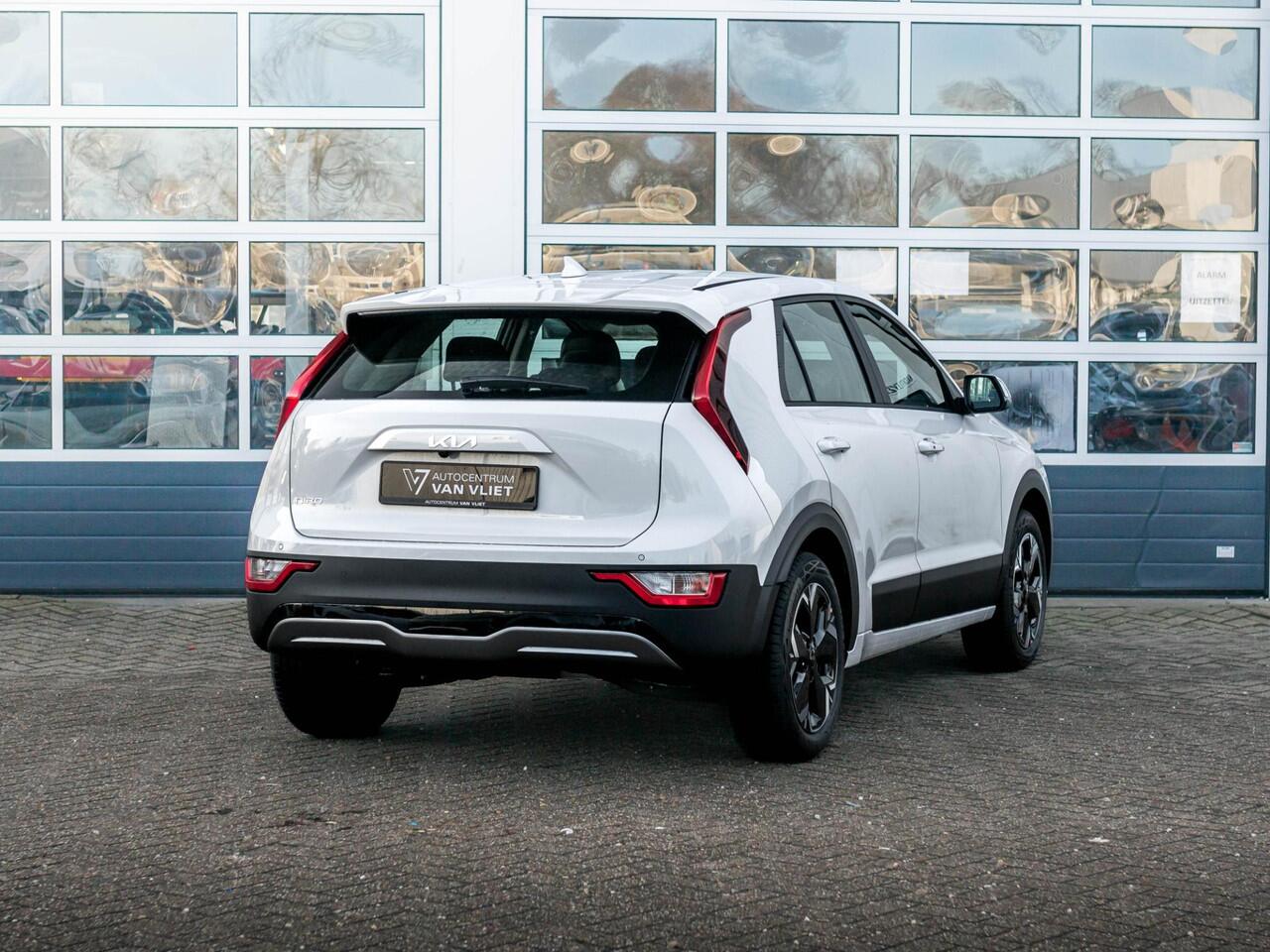 KIA e-Niro EV Light 64.8 kWh | Uit voorraad leverbaar l 17% Bijtelling | PDC l Camera