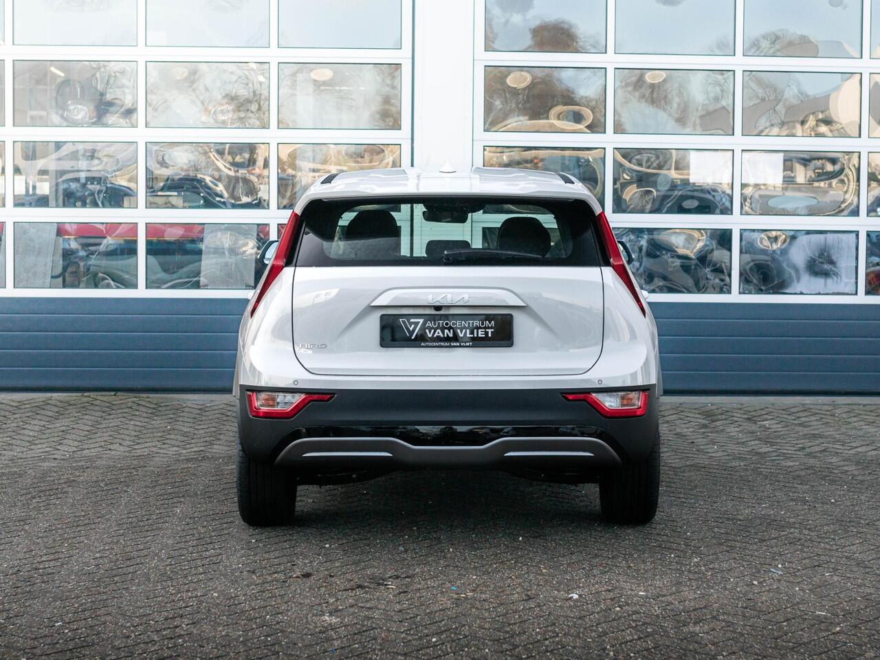 KIA e-Niro EV Light 64.8 kWh | Uit voorraad leverbaar l 17% Bijtelling | PDC l Camera