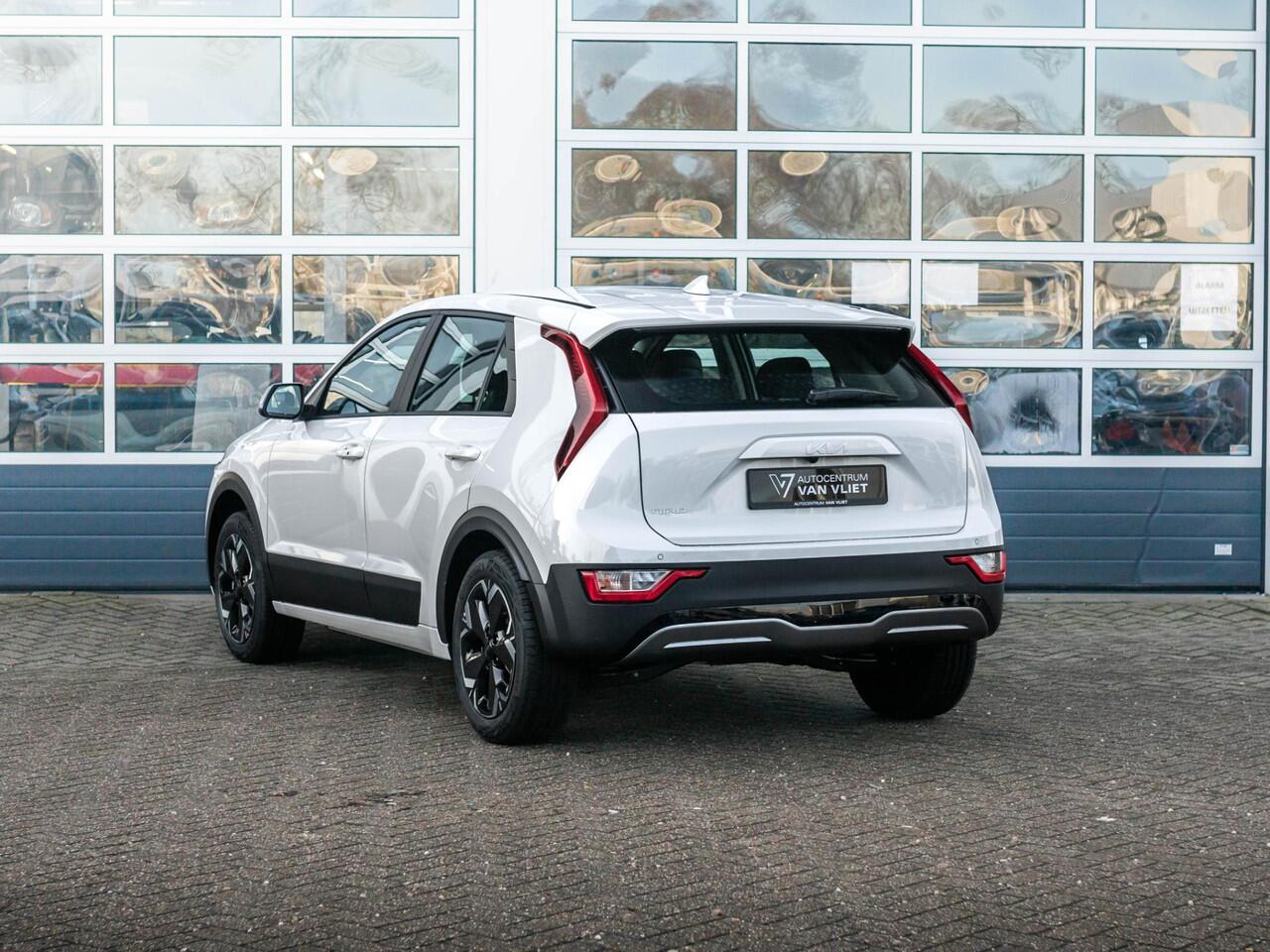 KIA e-Niro EV Light 64.8 kWh | Uit voorraad leverbaar l 17% Bijtelling | PDC l Camera