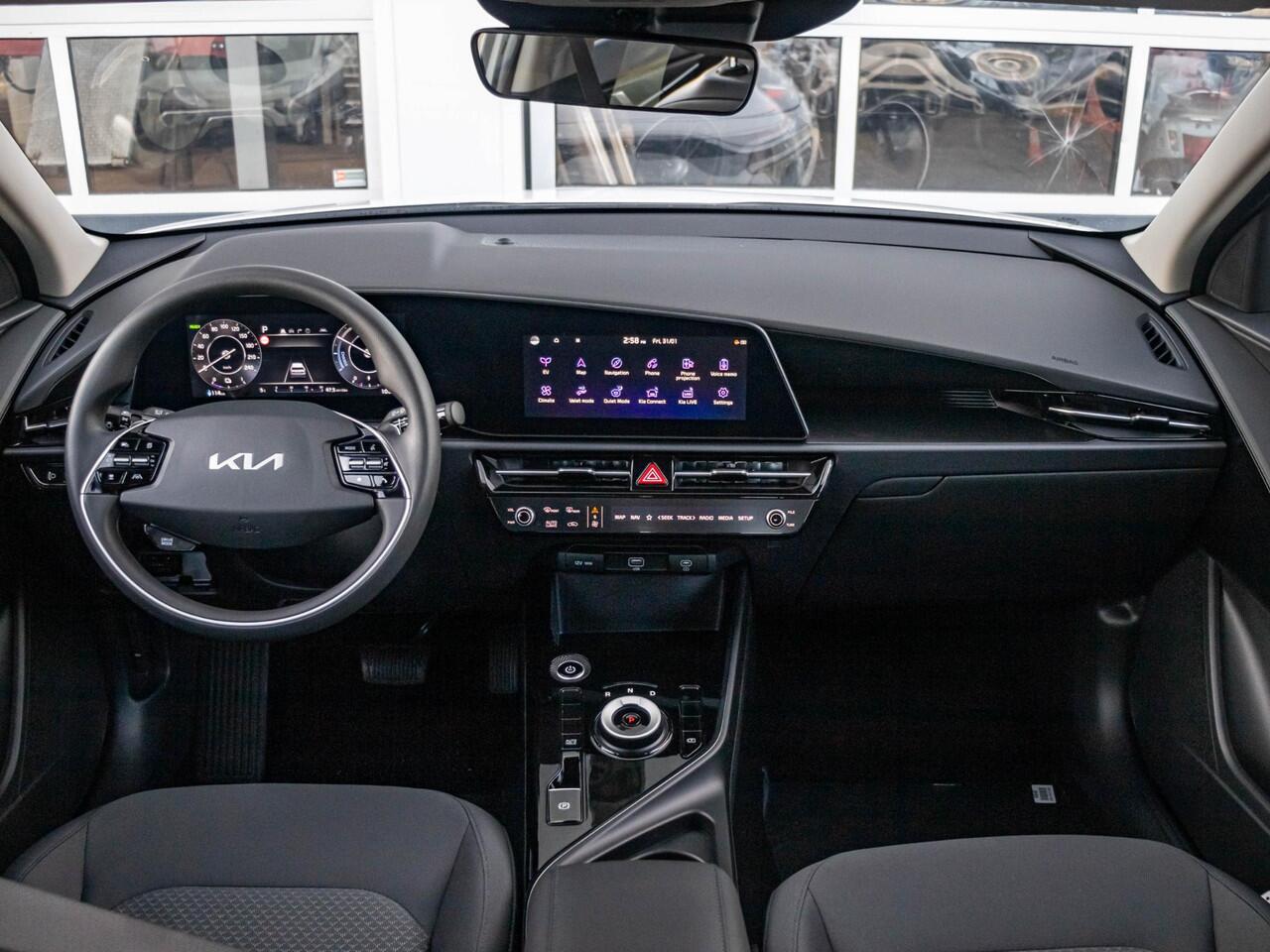 KIA e-Niro EV Light 64.8 kWh | Uit voorraad leverbaar l 17% Bijtelling | PDC l Camera