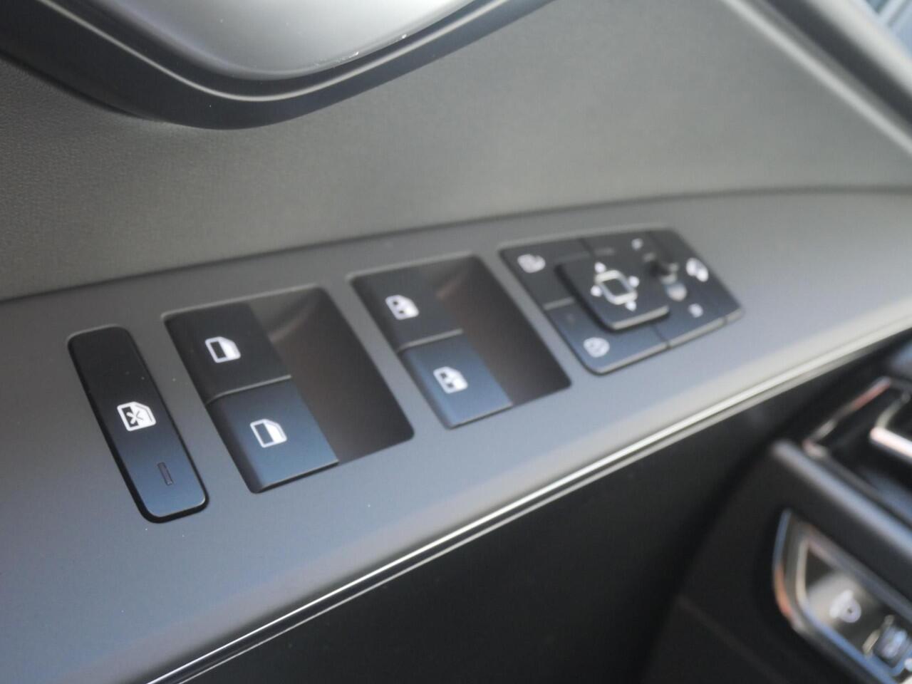 KIA e-Niro EV Light Advanced 64.8 kWh OP VOORRAAD | Carplay | Camera | Stoel-stuurverwarming |