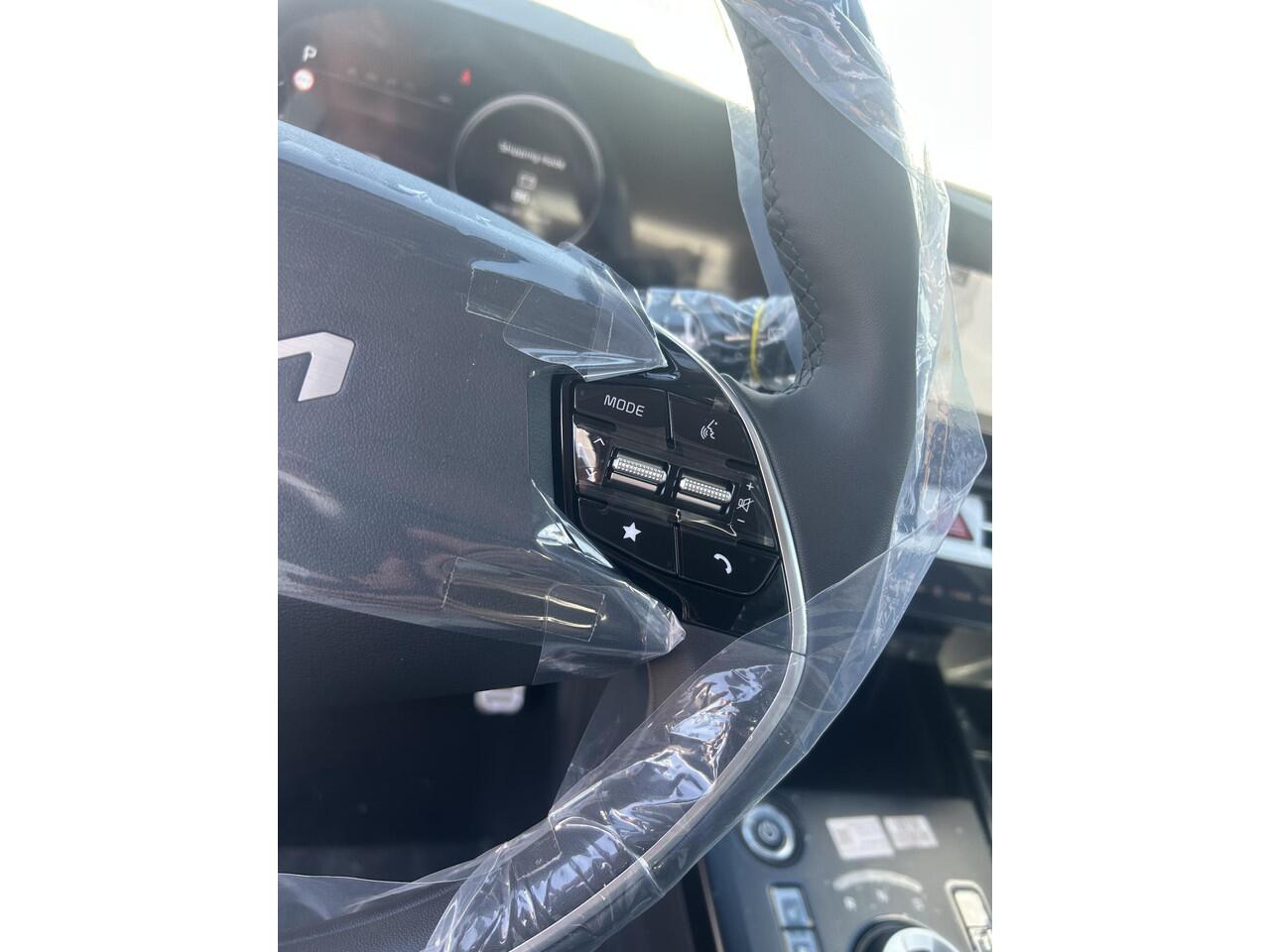 KIA e-Niro EV Plus Advanced 64.8 kWh ACHTERUITRIJCAMERA / LED / NAVIGATIE / KEYLESS