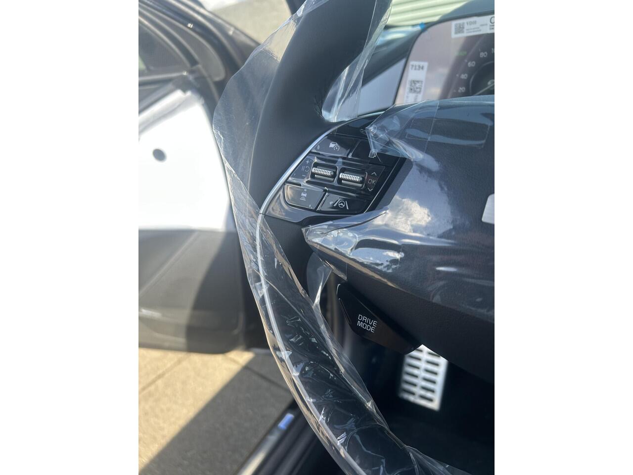 KIA e-Niro EV Plus Advanced 64.8 kWh ACHTERUITRIJCAMERA / LED / NAVIGATIE / KEYLESS