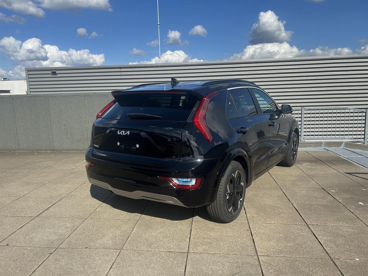 KIA e-Niro EV Plus Advanced 64.8 kWh ACHTERUITRIJCAMERA / LED / NAVIGATIE / KEYLESS