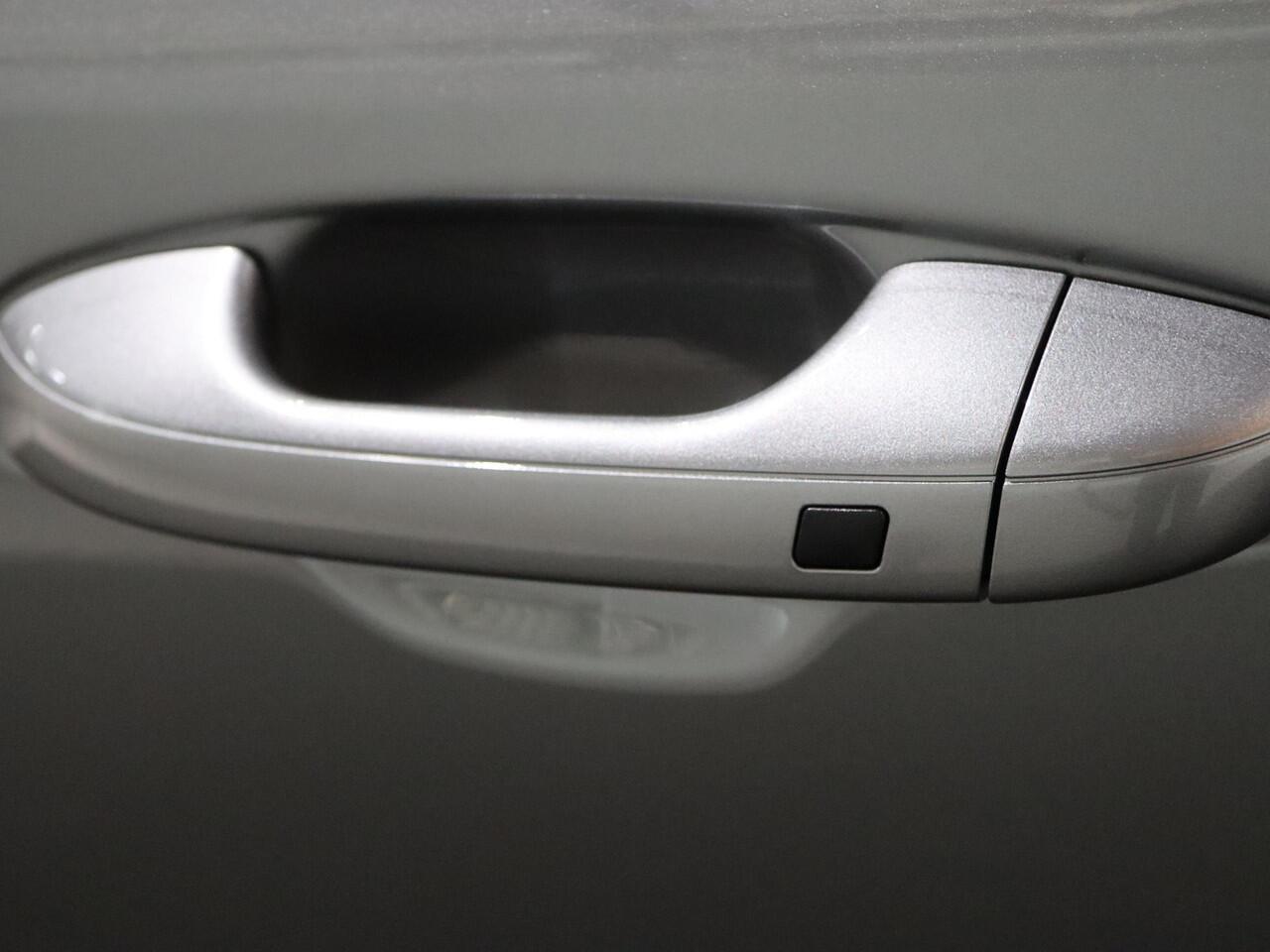 KIA e-Niro EV Light Advanced 64.8 kWh Kia Niro EV Light Advanced Elektromotor 150kW (A)