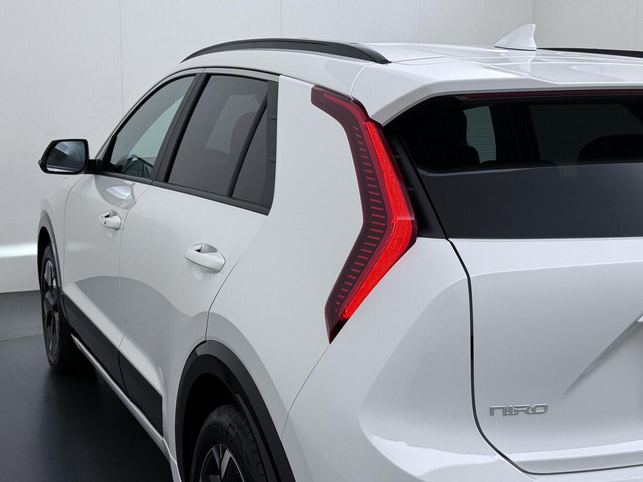 KIA e-Niro EV E-Niro Business 64kWh | BETREFT NIEUWE AUTO | VOLLEDIGE KIA GARANTIE VAN TOEPASSING| CAMERA| STOEL/ STUURVERWARMING| ADAP. CRUISE