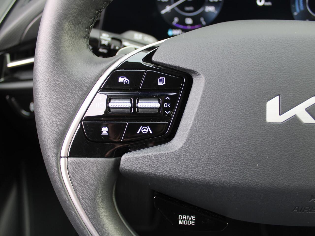 KIA e-Niro EV Light Advanced 64.8 kWh | Stuur-/stoelverwarming | Camera | Cruise adapt. | 17" LM | Clima | Navi | 17% bijtelling |