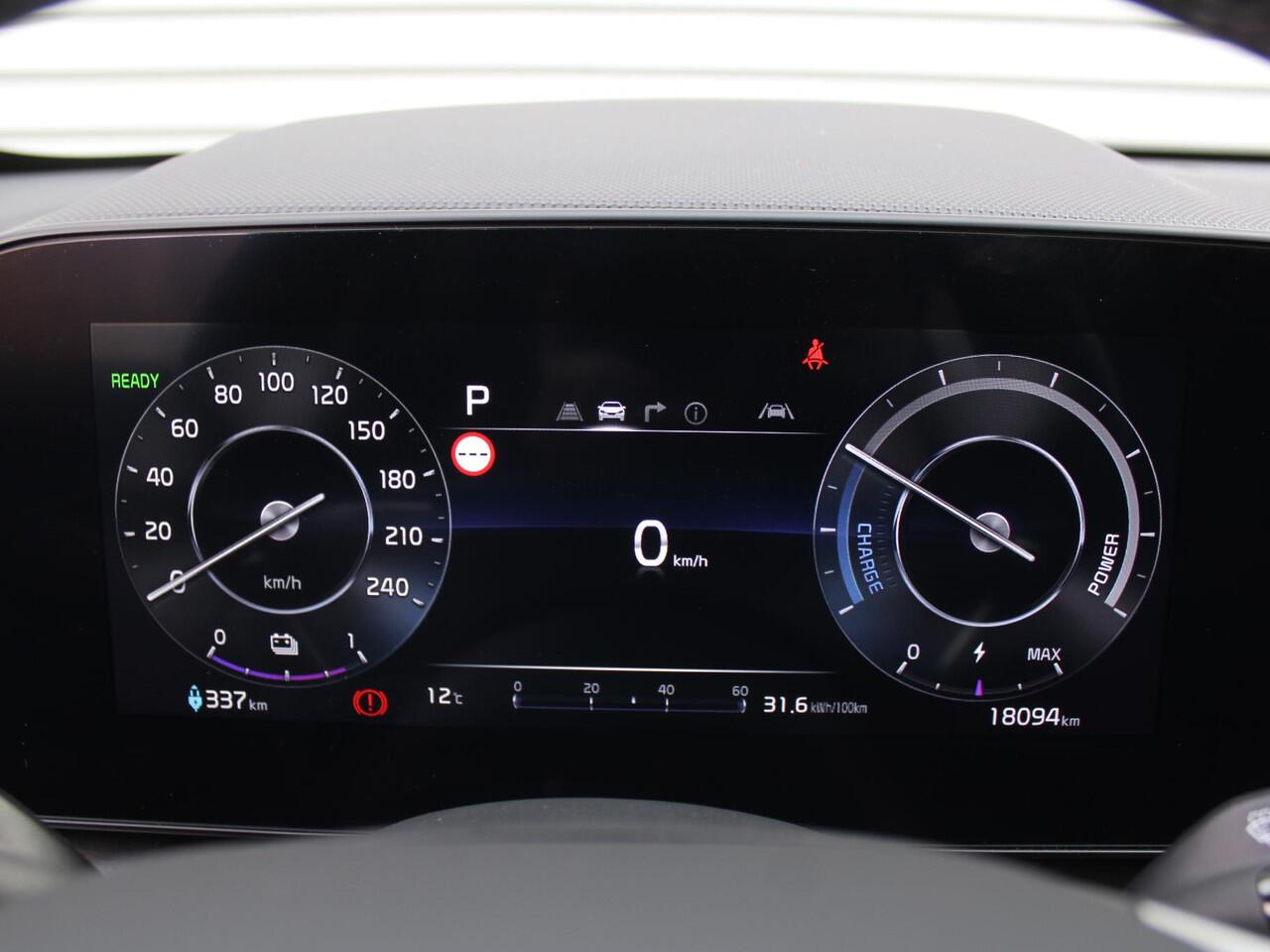 KIA e-Niro EV Light Advanced 64.8 kWh | Stuur-/stoelverwarming | Camera | Cruise adapt. | 17" LM | Clima | Navi | 17% bijtelling |