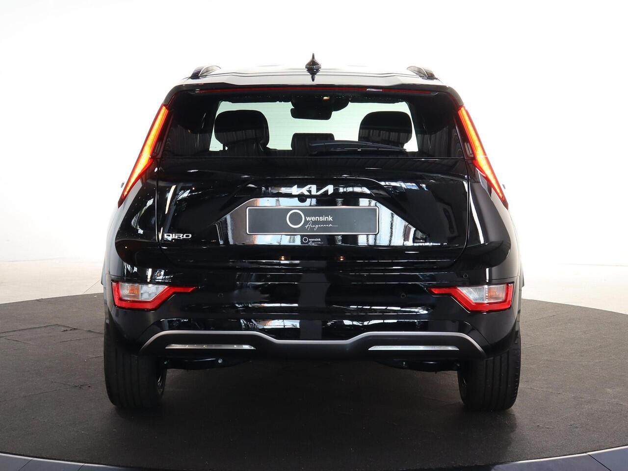 KIA e-Niro EV Light Advanced 64.8 kWh | Stoelverwarming | Privacy glass | Stuurwielverwarming | Achteruitrijcamera | 17" LM velgen | Adaptieve cruise control | Navigatie |