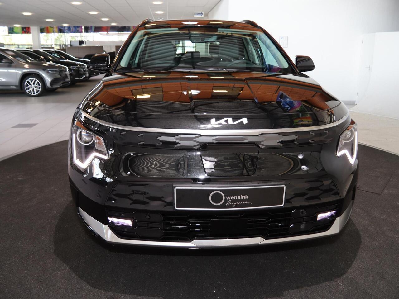 KIA e-Niro EV Light Advanced 64.8 kWh | Stoelverwarming | Privacy glass | Stuurwielverwarming | Achteruitrijcamera | 17" LM velgen | Adaptieve cruise control | Navigatie |