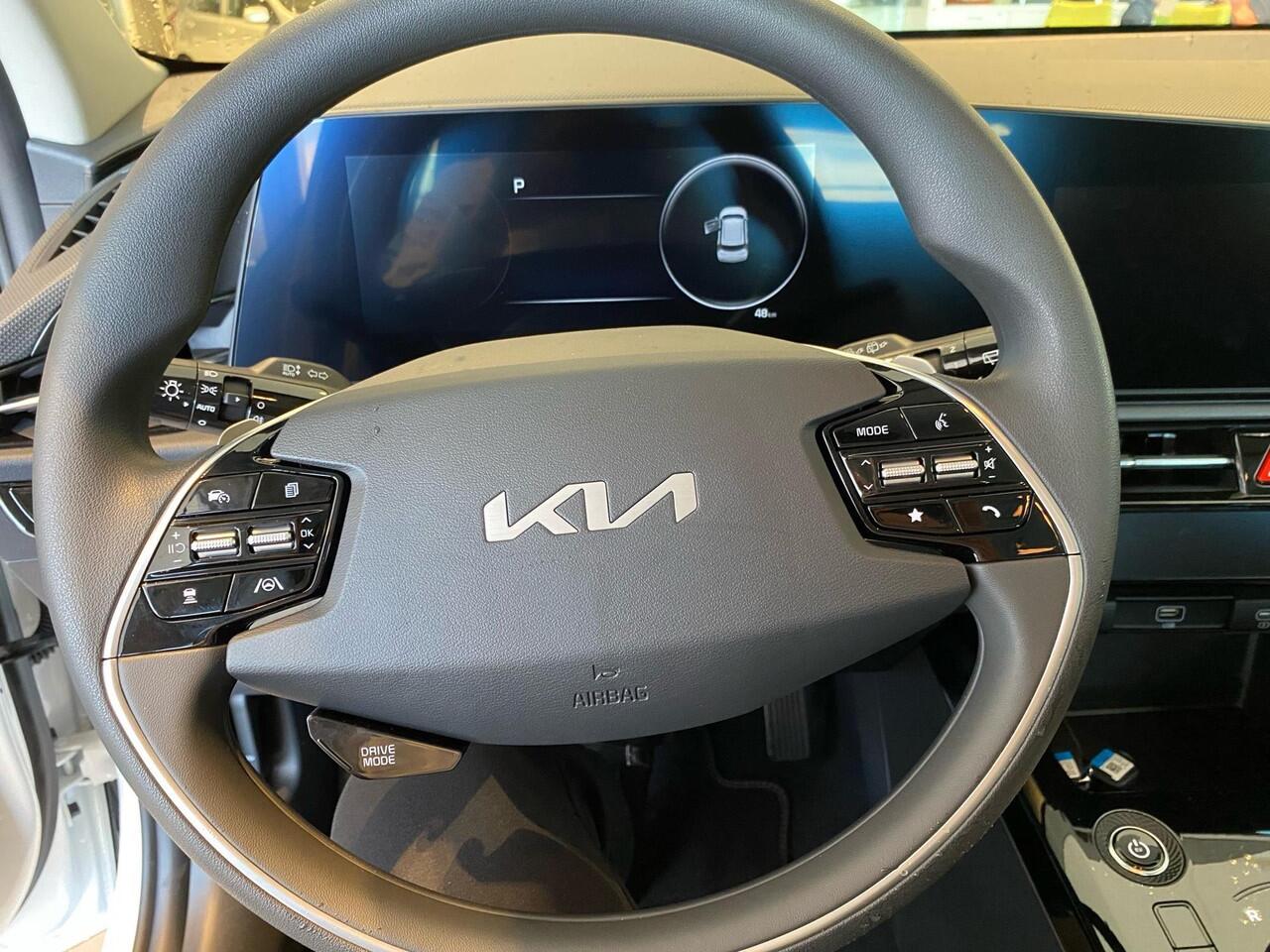 KIA e-Niro EV Light 64.8 kWh | Achteruitrijcamera | 17" LM velgen | Adaptieve cruise control | Navigatie |