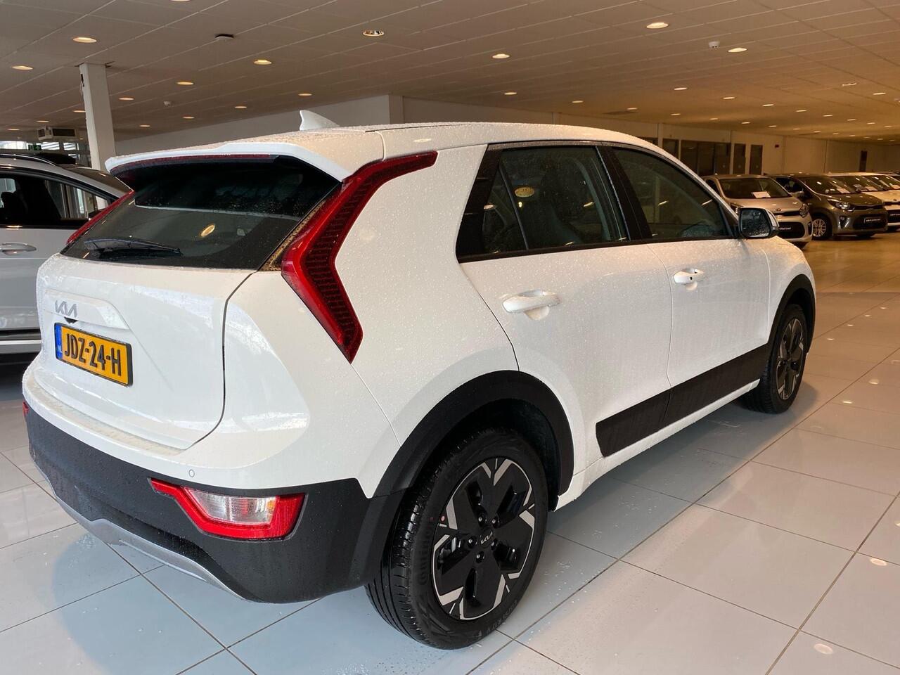 KIA e-Niro EV Light 64.8 kWh | Achteruitrijcamera | 17" LM velgen | Adaptieve cruise control | Navigatie |